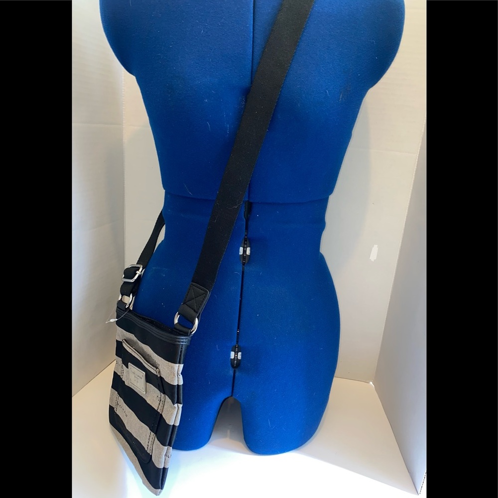 NWT $59 Tommy Hilfiger Cross Body Purse